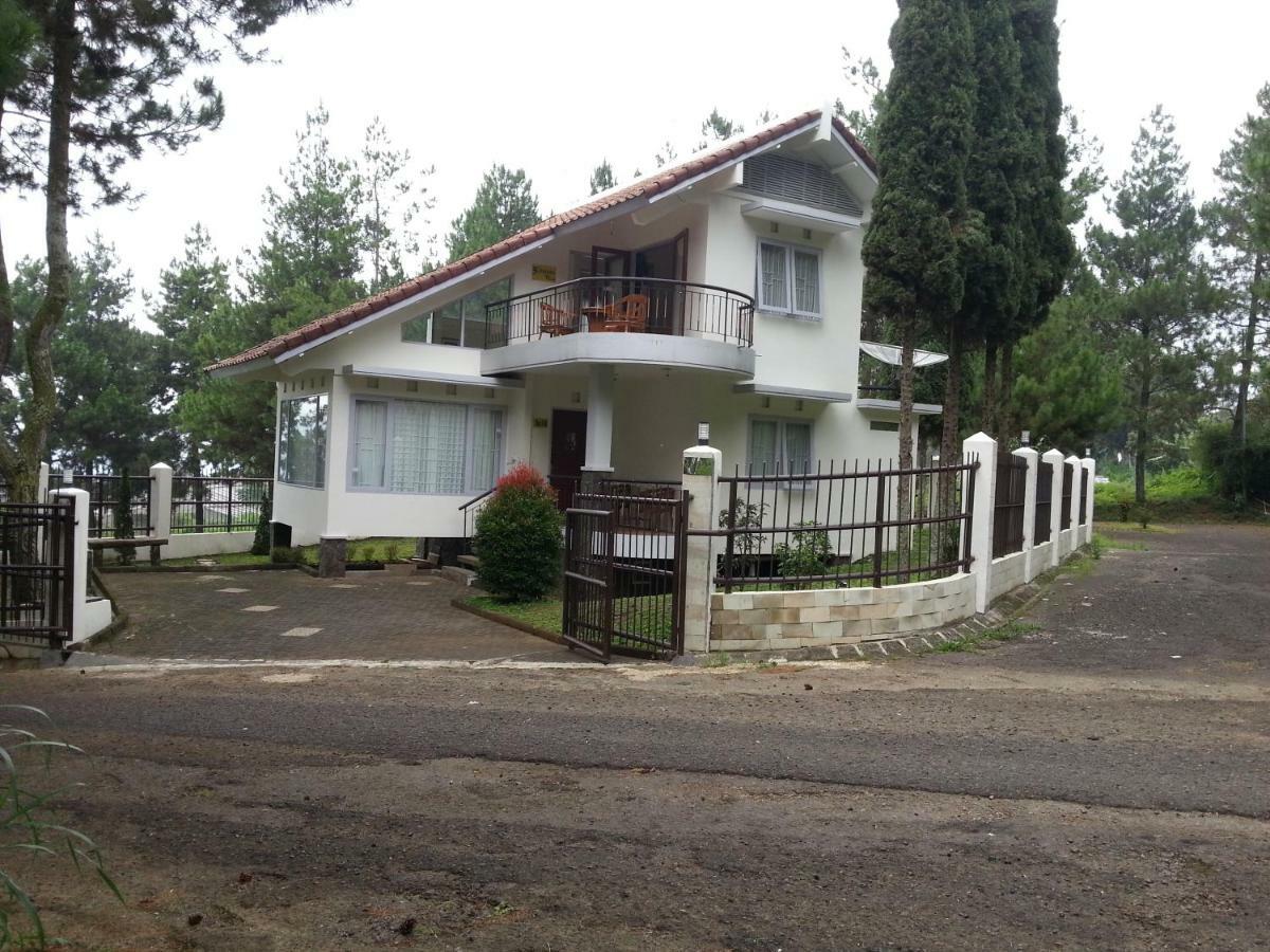 Villa 5Cemara Lembang Eksteriør bilde