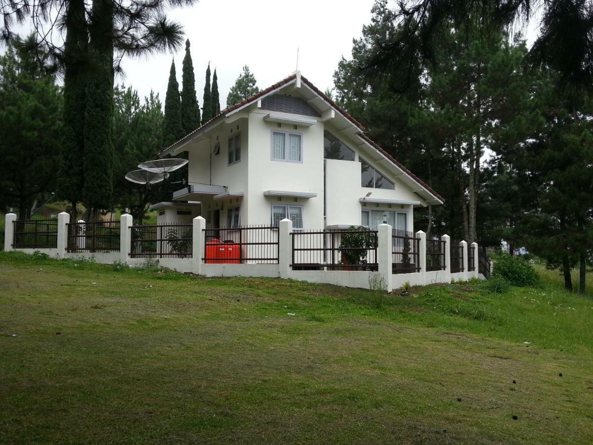 Villa 5Cemara Lembang Eksteriør bilde
